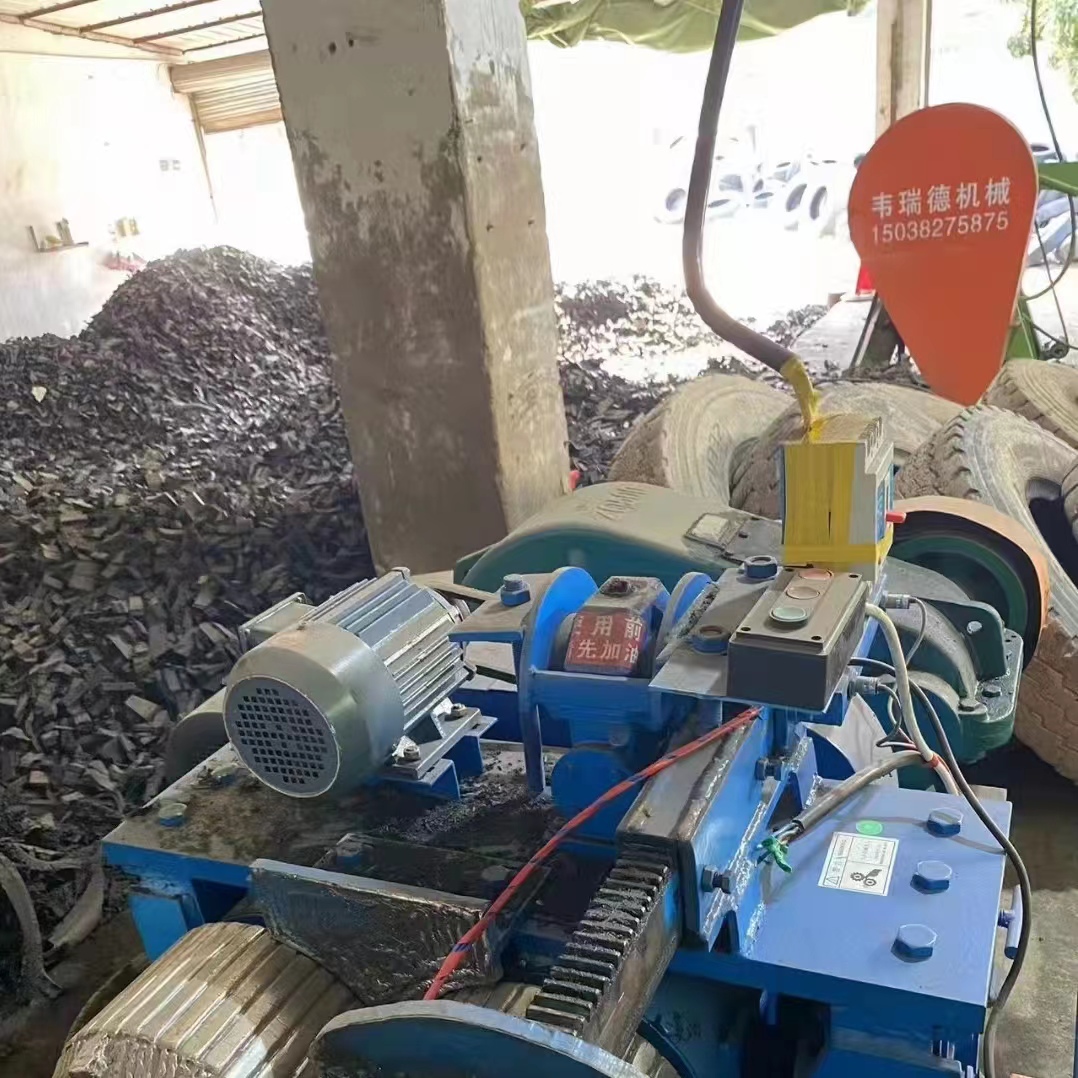 惠州自动轮胎打块机挤丝机生产现场